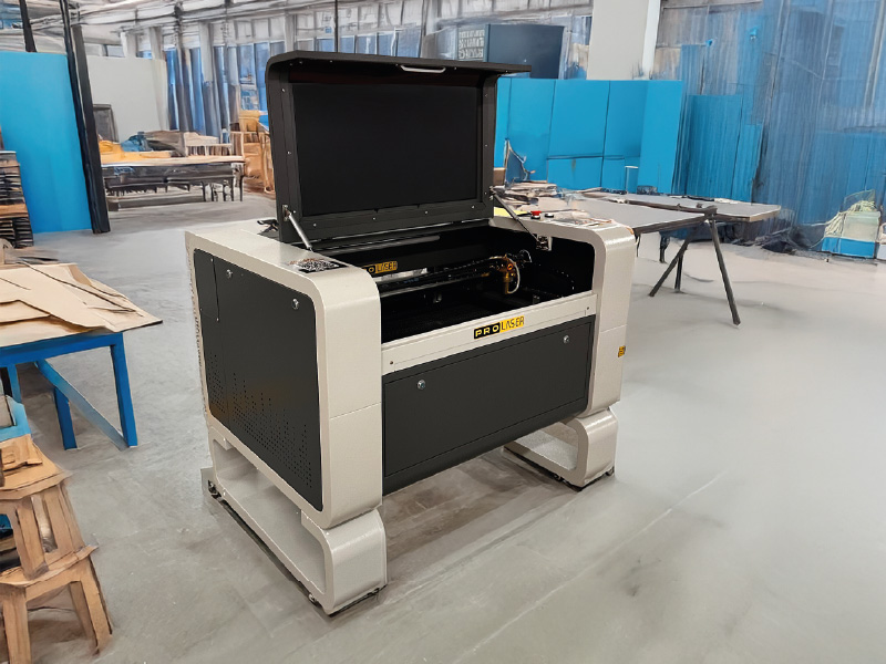 Máquina láser CNC 60x40 para grabado y corte de acrílico, MDF y cuero, en versiones de 60W y 80W.